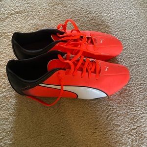 Puma Soccer Cleats mens size 12- like new